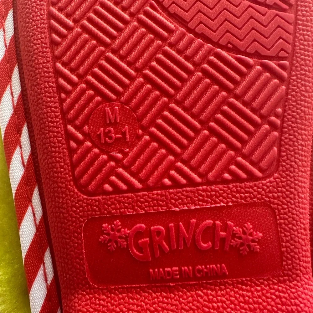 🆕The Grinch Kids Slippers